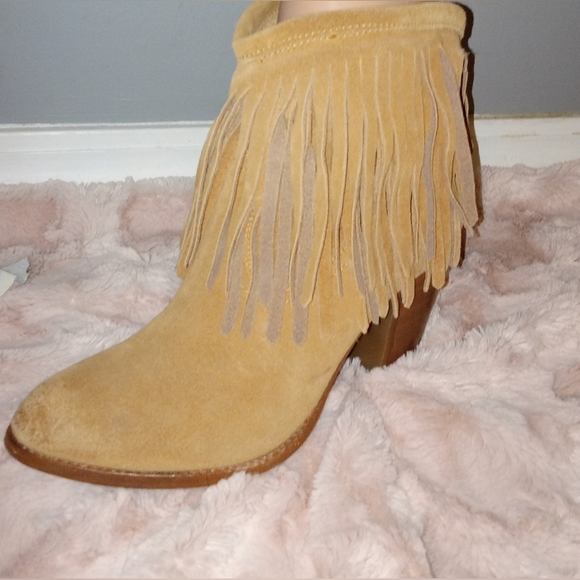 FRYE Llana REAL suede, factory distressed fringe boots. Sz 6b. EXCELLENT COND! - Picture 8 of 8
